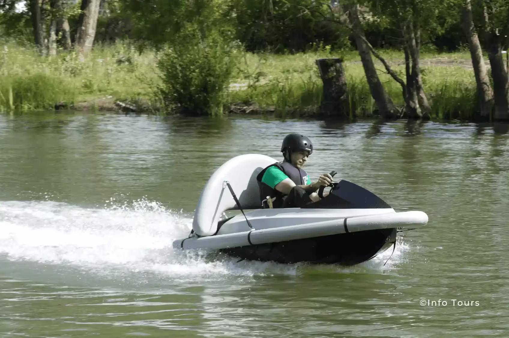 Karting aquatique à ligaya ©Info Tours
